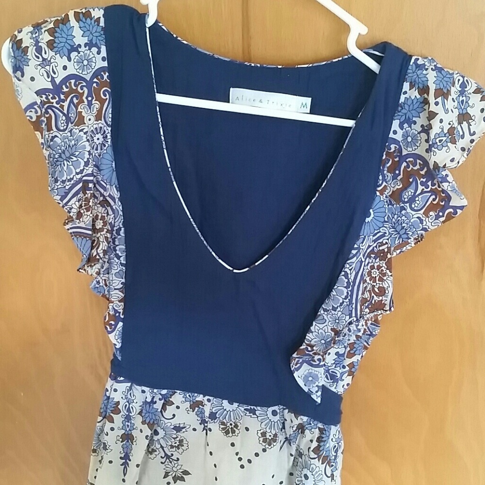 Alice & Trixie retro floral blue top Size Medium